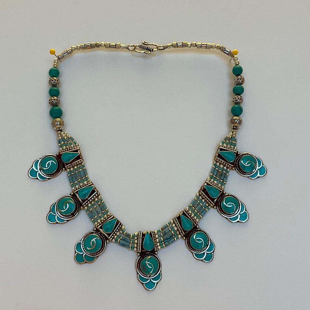 NWOT TIBETAN SILVER ARTISAN HANDCRAFTED BEADED NECKLACE